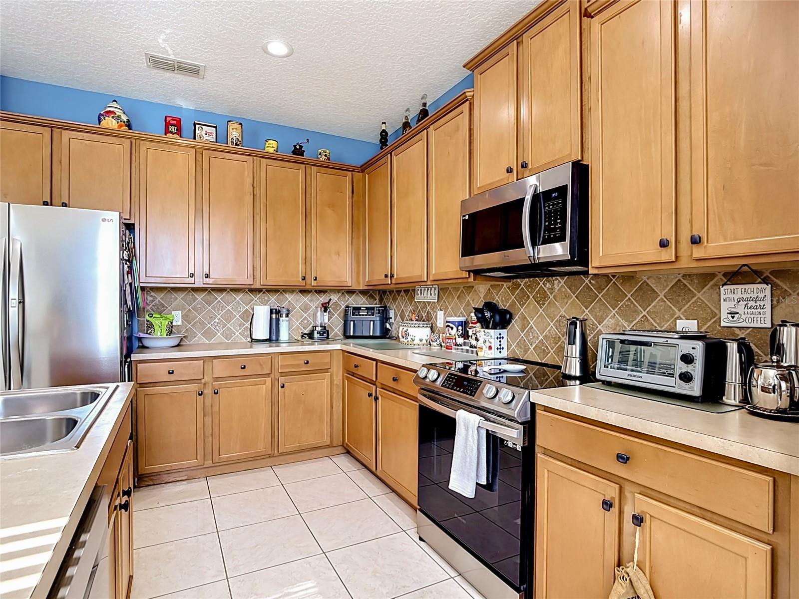 Image 7 of 39 For 4605 Doral Park Avenue