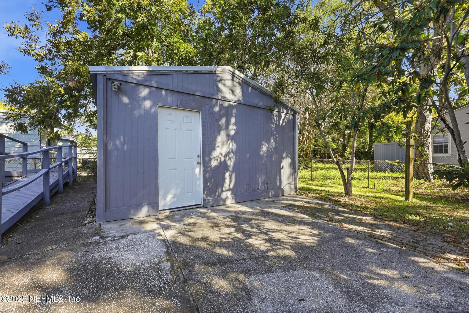 Image 19 of 26 For 1305 Melson Avenue