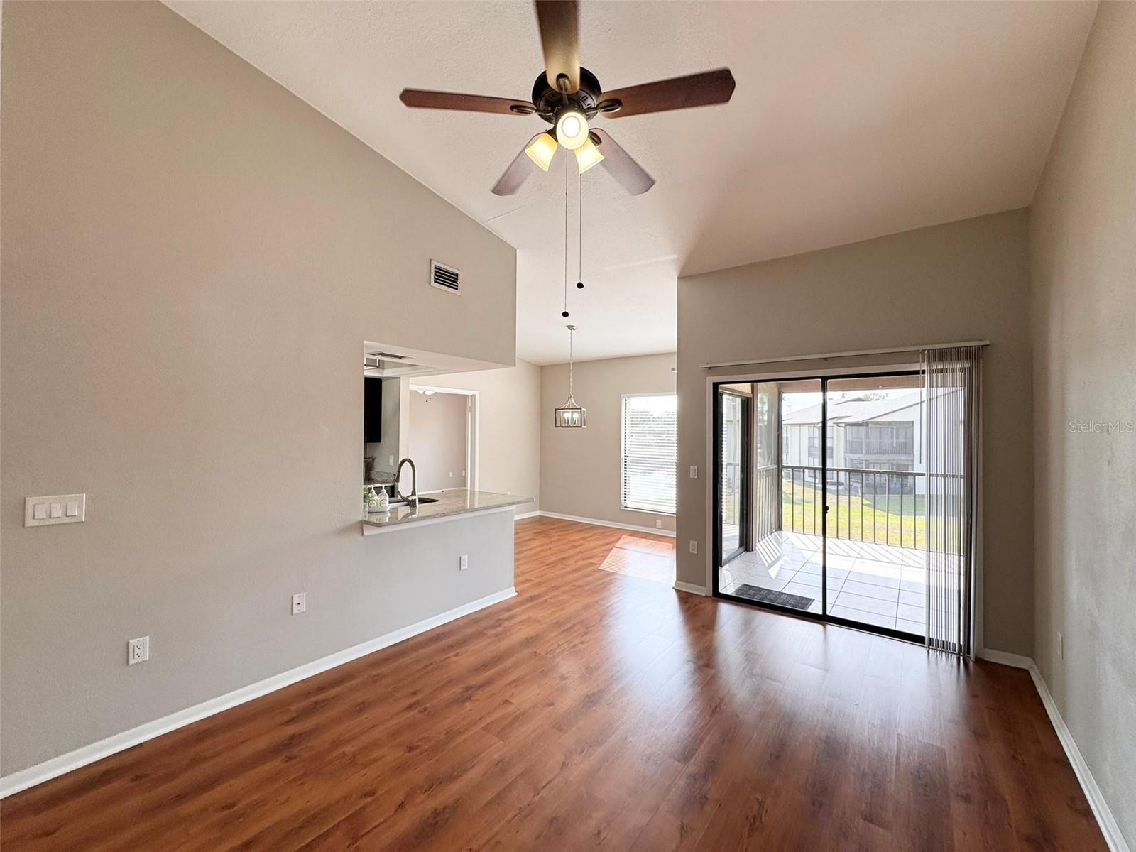 Image 4 of 26 For 1422 Skybolt Court 28