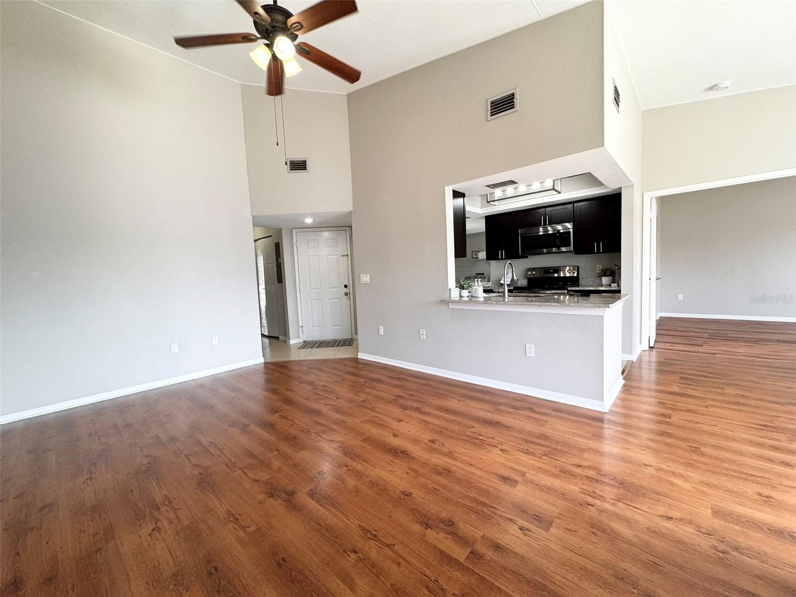 Image 5 of 26 For 1422 Skybolt Court 28