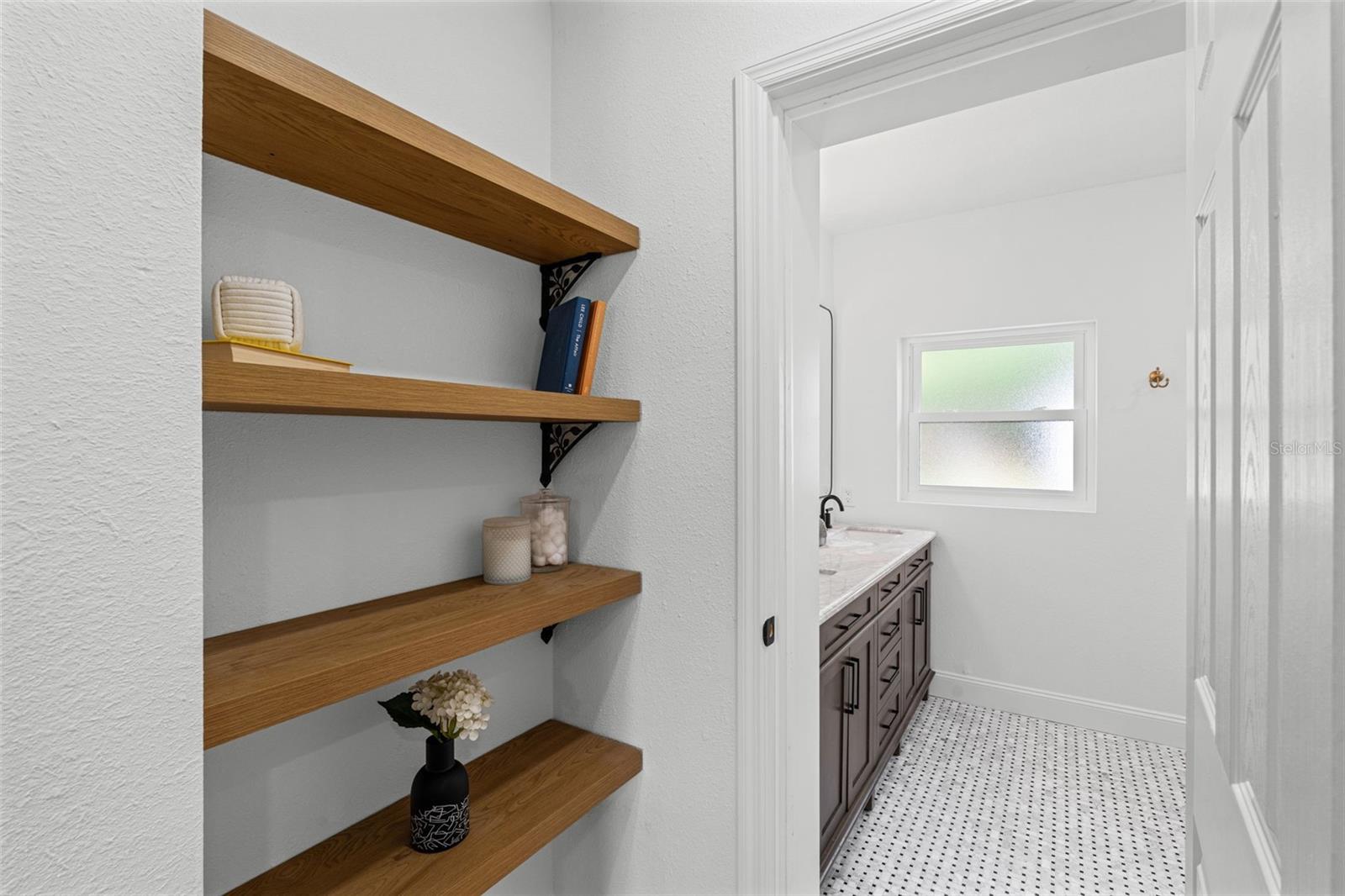 Image 10 of 51 For 4533 Water Oak Lane
