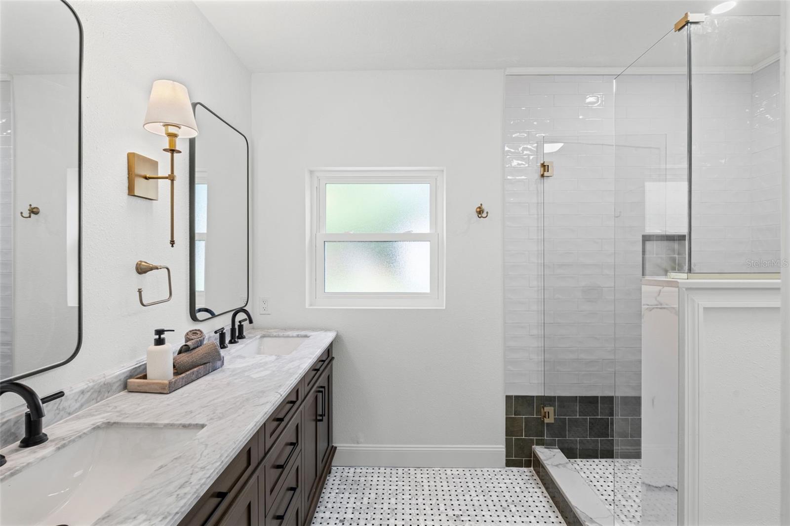 Image 11 of 51 For 4533 Water Oak Lane