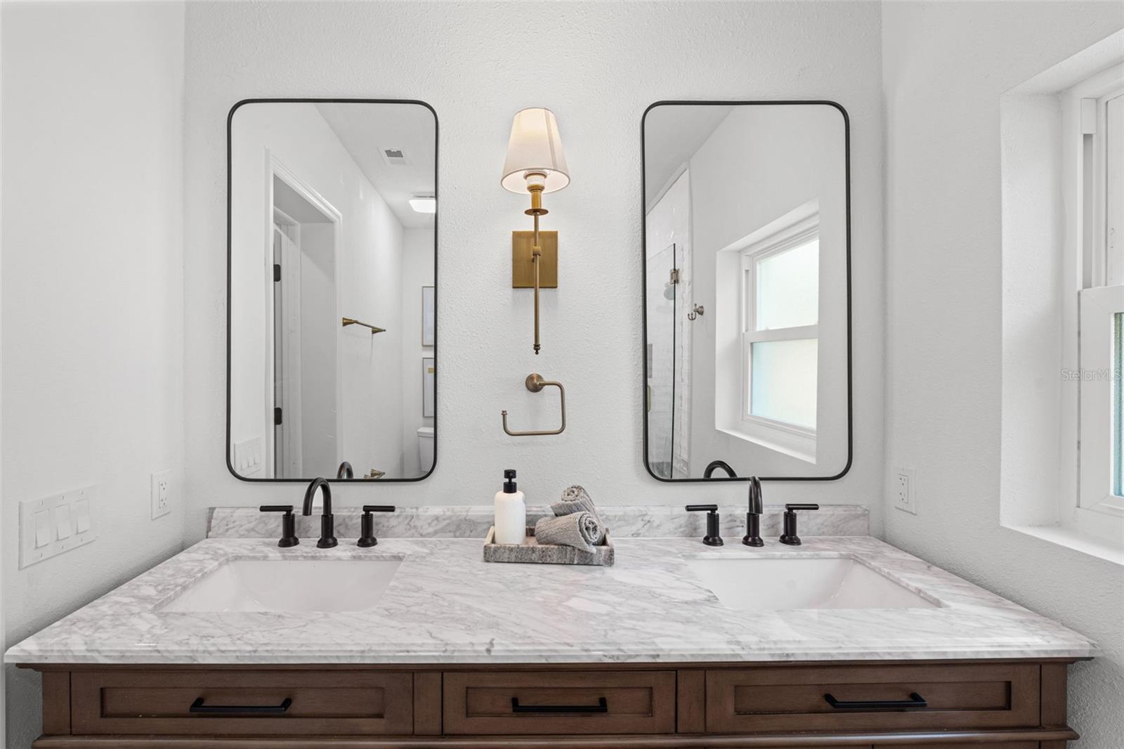 Image 13 of 51 For 4533 Water Oak Lane