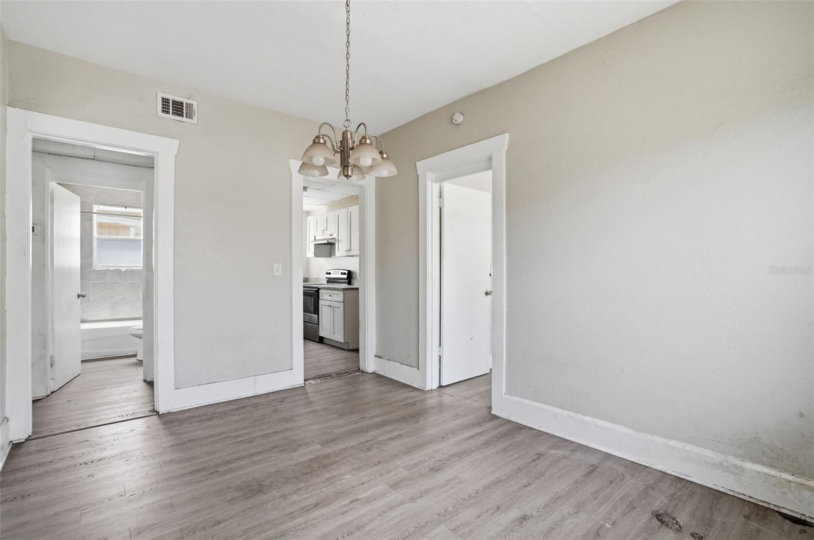 Image 12 of 29 For 1909 19th Street S