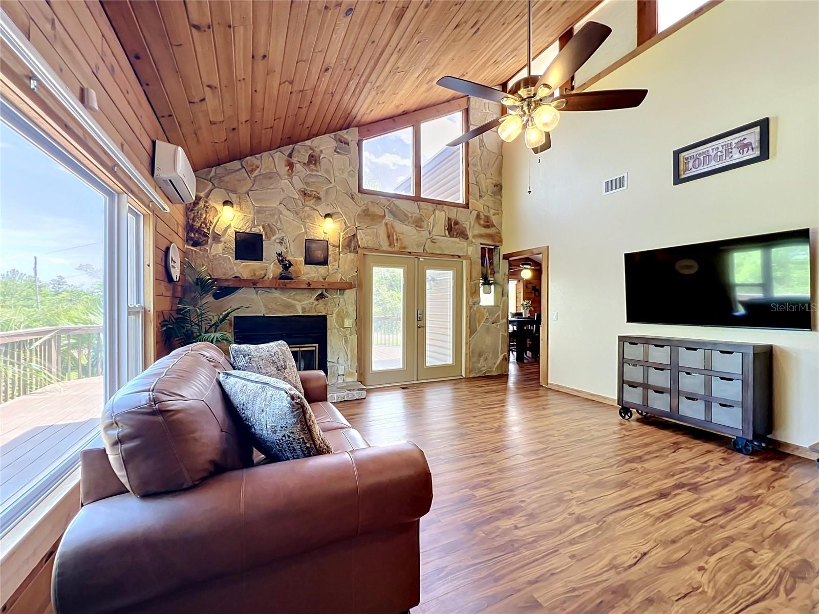 Image 6 of 65 For 1400 Carpenter Road