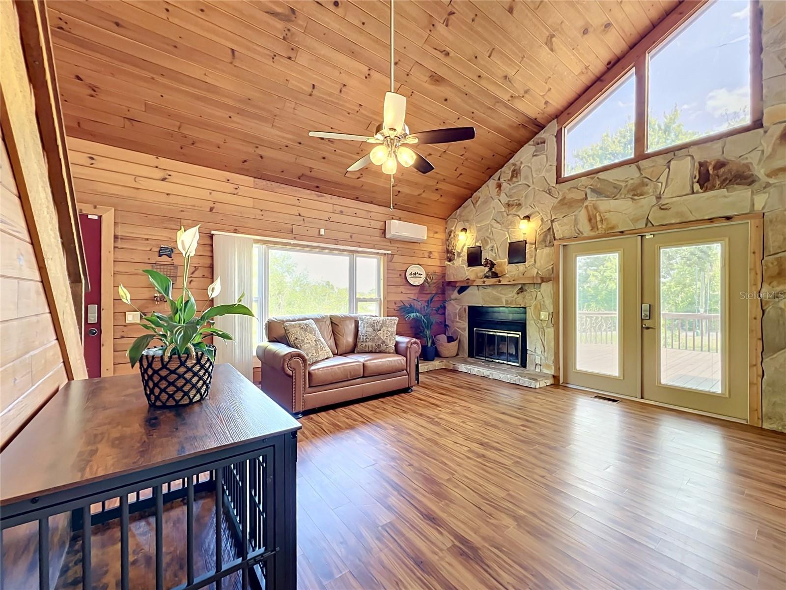 Image 9 of 65 For 1400 Carpenter Road