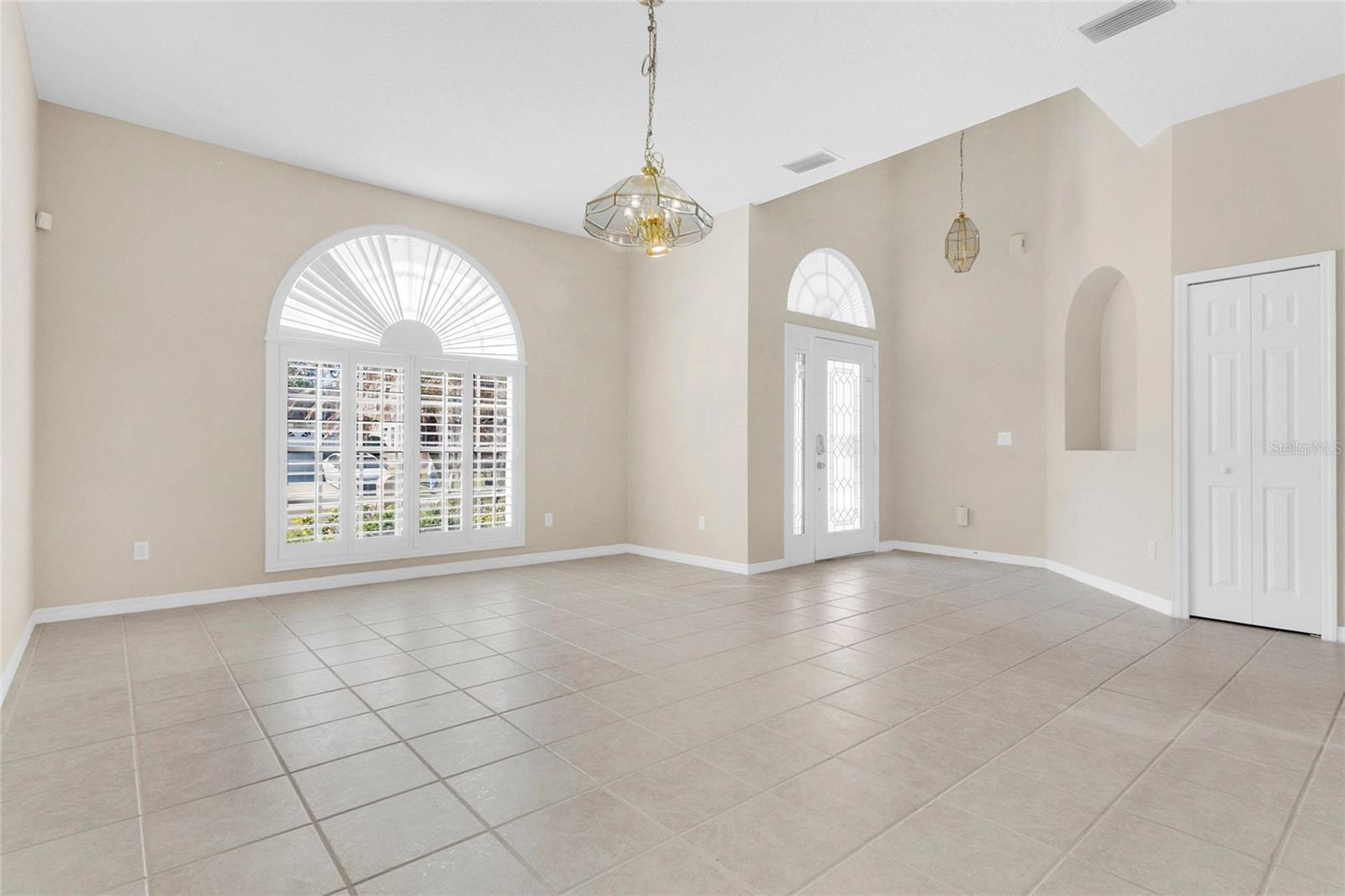 Image 3 of 40 For 3318 Foxcroft Circle