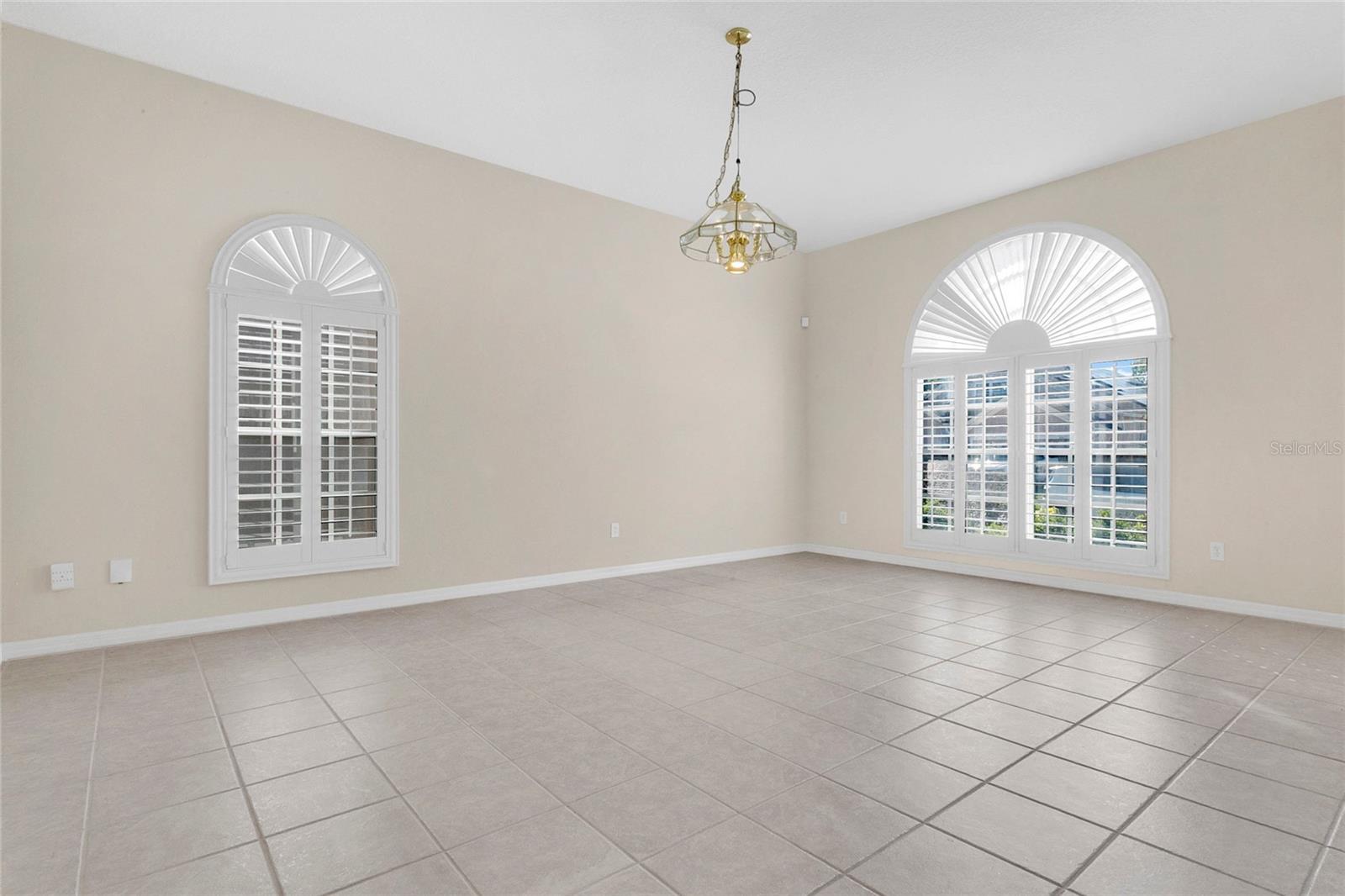 Image 4 of 40 For 3318 Foxcroft Circle