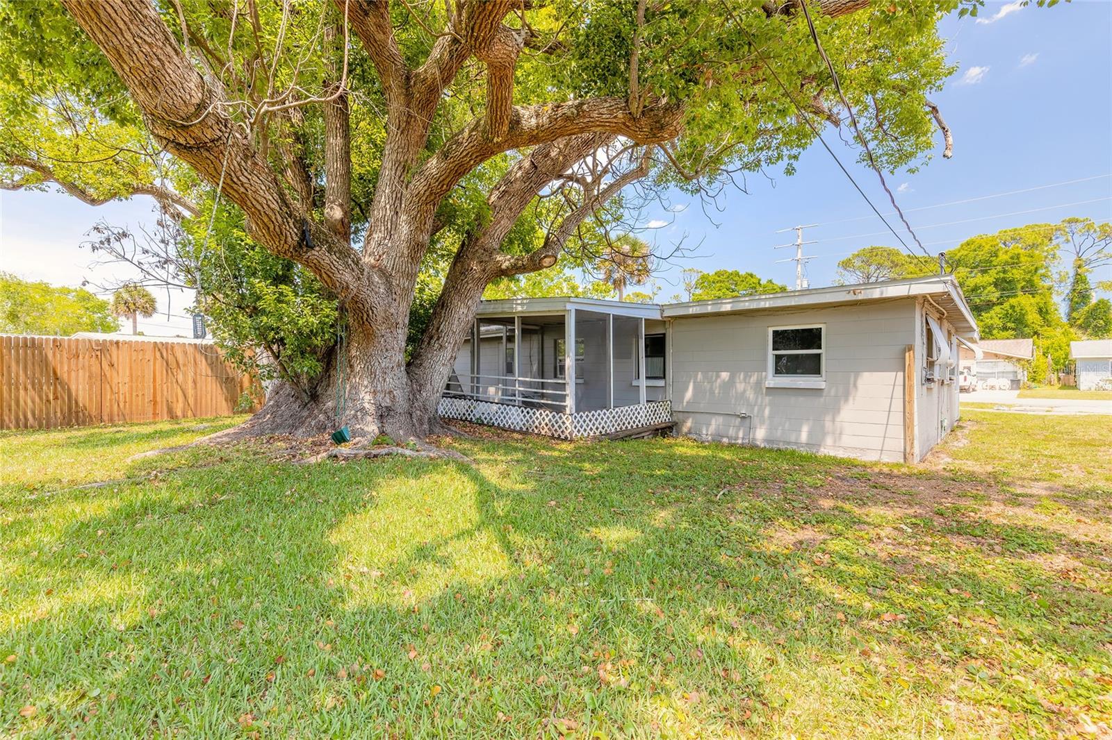 Image 18 of 30 For 2520 Anastasia Drive