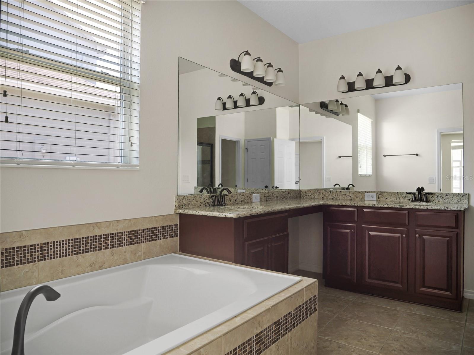 Image 11 of 22 For 15002 Ozzi Street