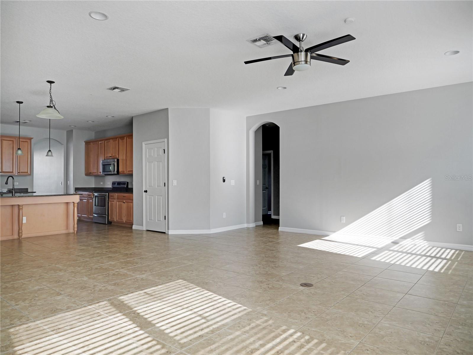Image 5 of 22 For 15002 Ozzi Street