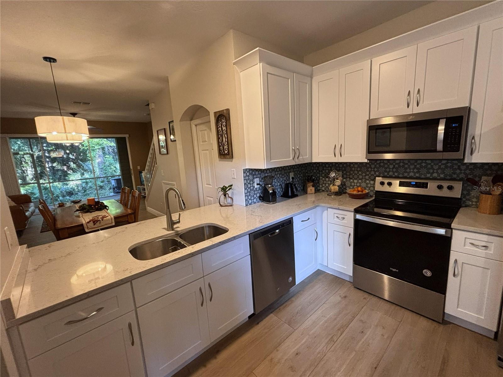 Image 7 of 42 For 18842 Duquesne Drive