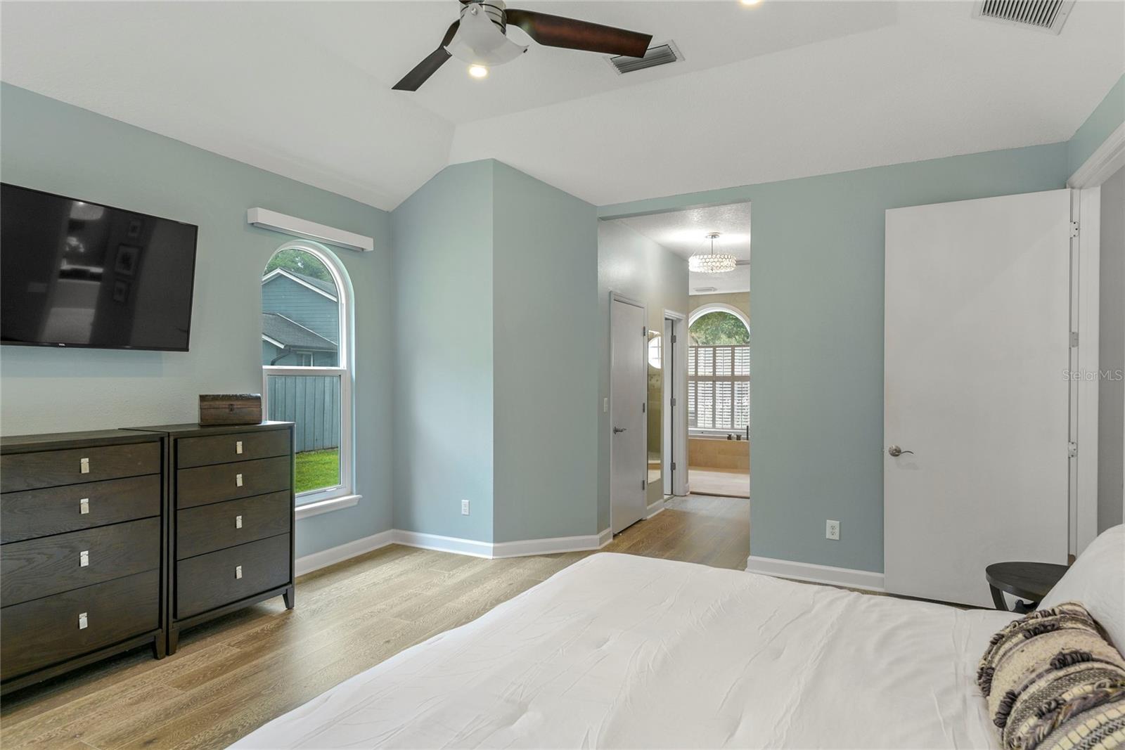 Image 25 of 43 For 628 Longmeadow Circle