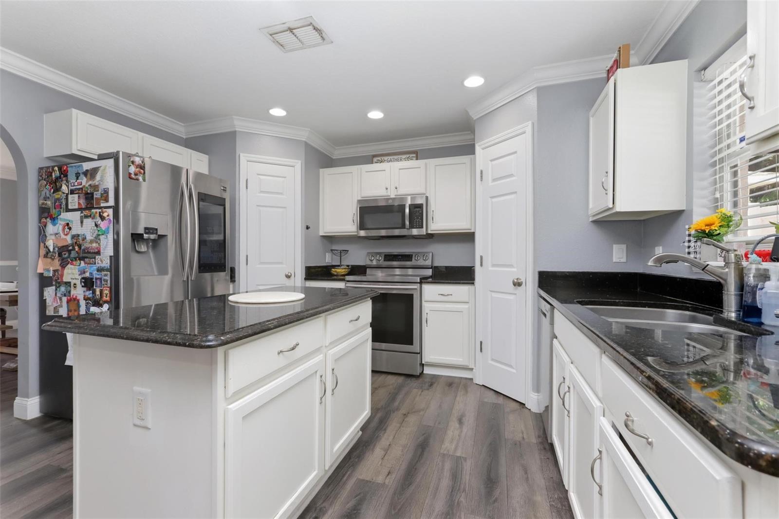 Image 12 of 45 For 136 Oak View Place