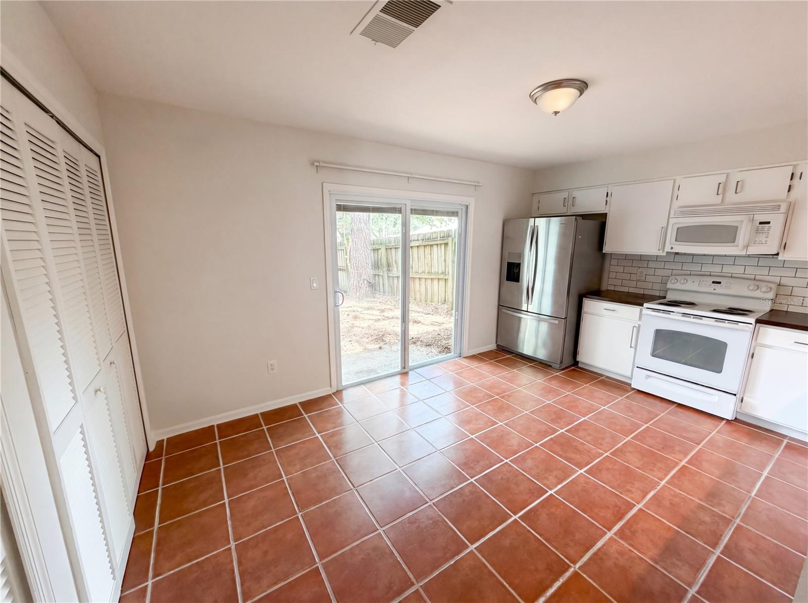 Image 19 of 25 For 510 Green Spring Circle