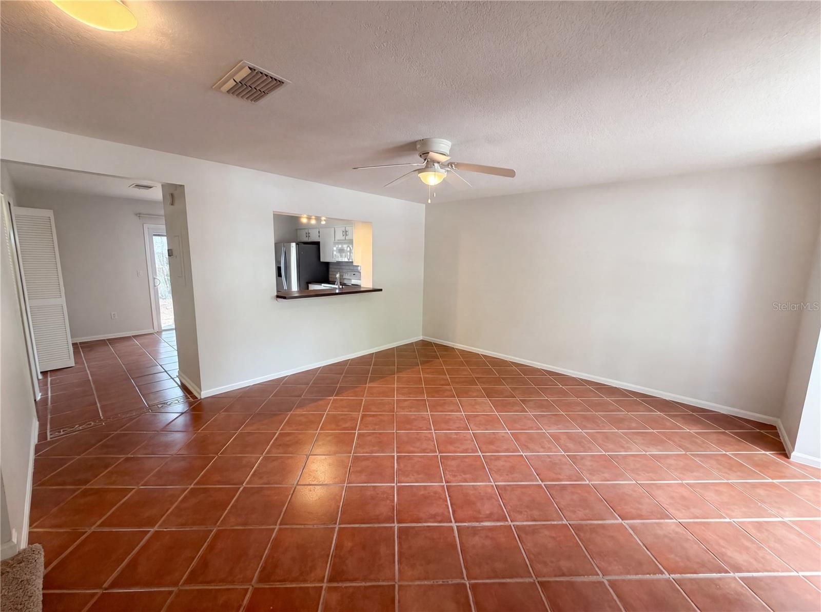 Image 6 of 25 For 510 Green Spring Circle