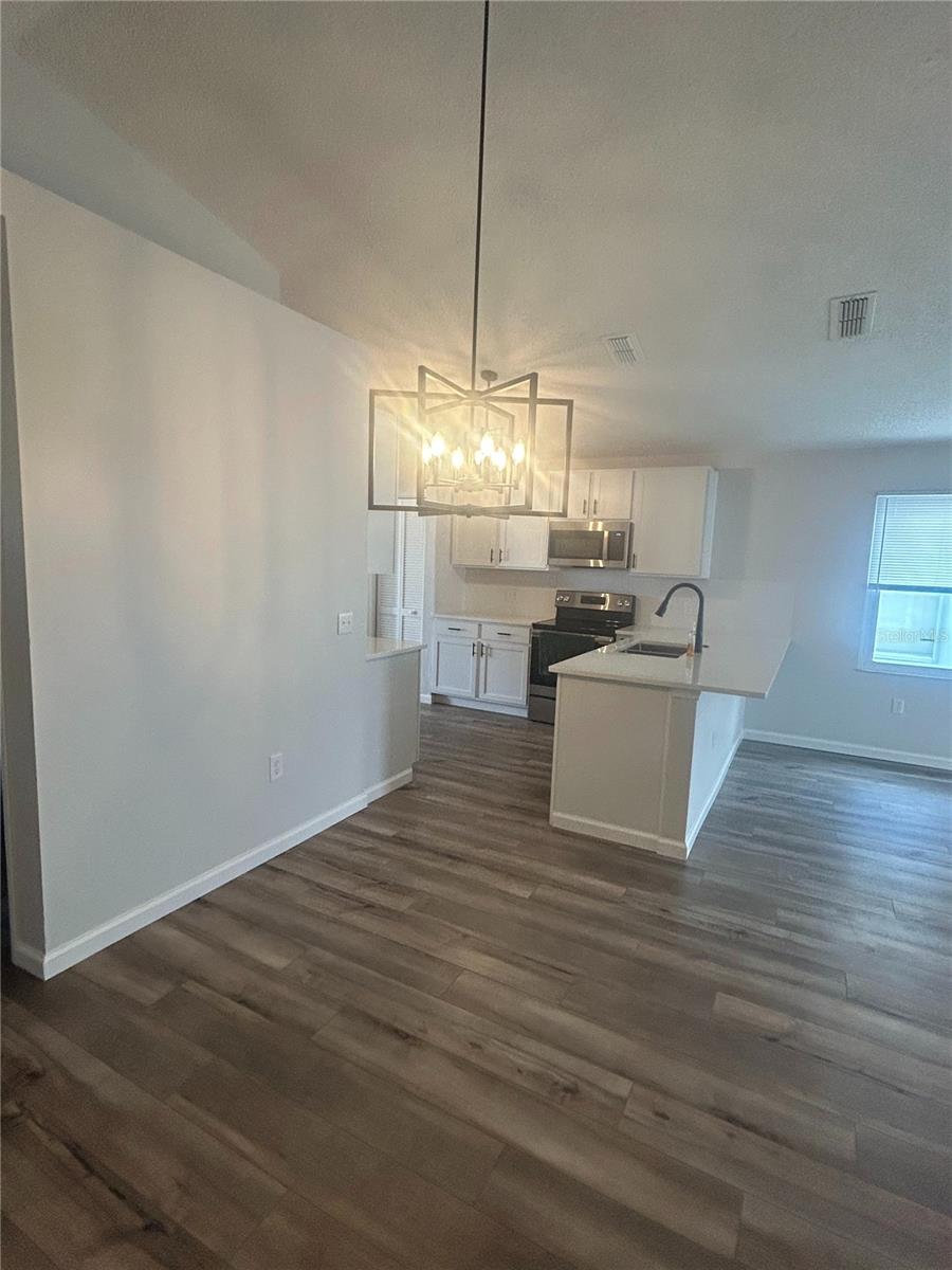 Image 6 of 18 For 5224 Florida Holly Drive