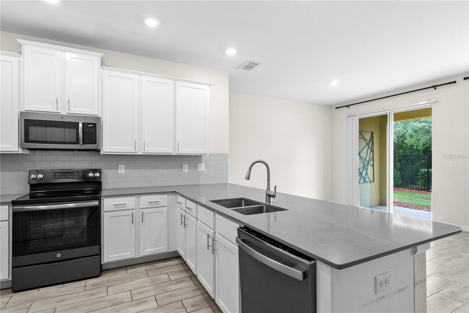 Image 10 of 42 For 9812 Red Eagle Drive