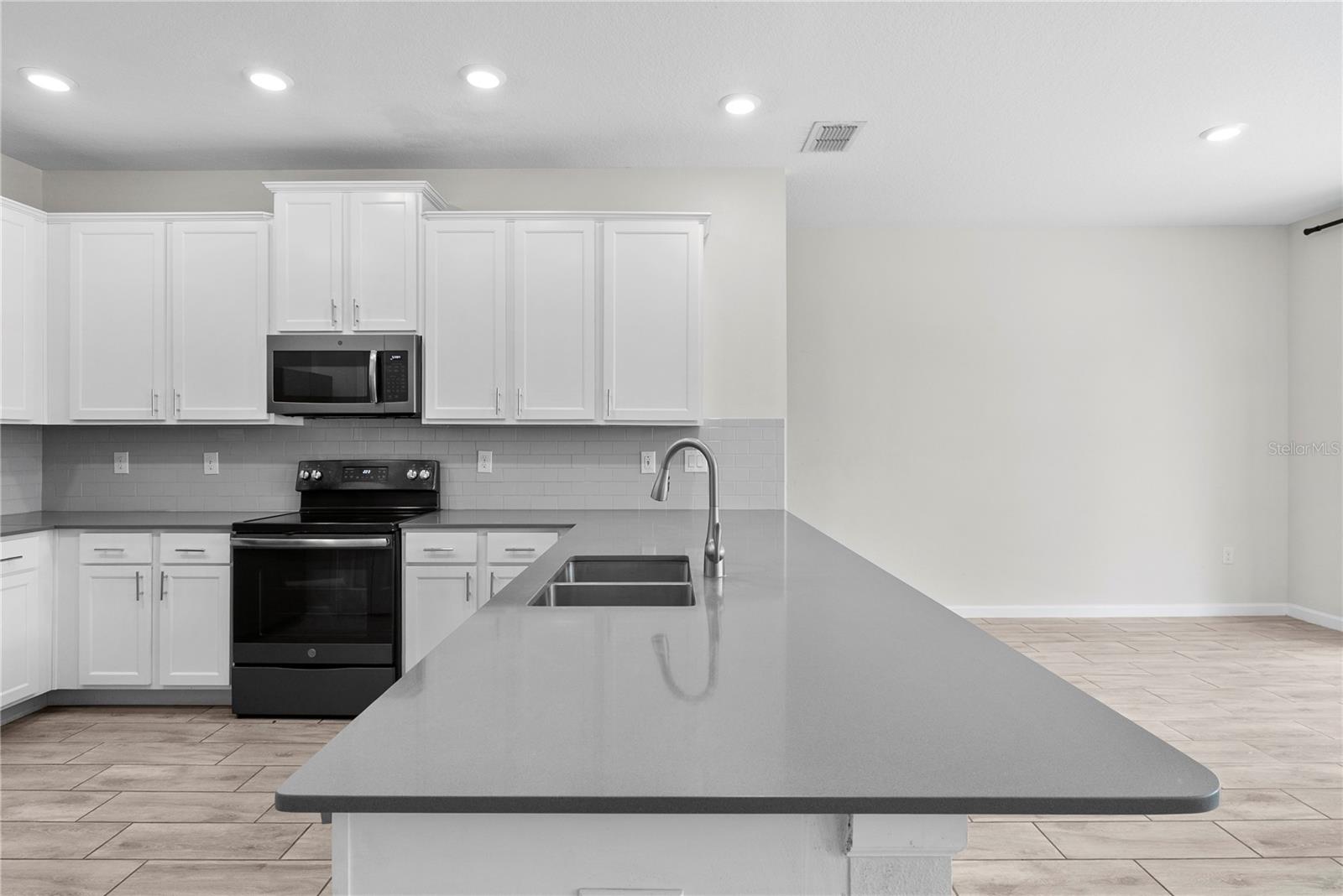 Image 14 of 42 For 9812 Red Eagle Drive