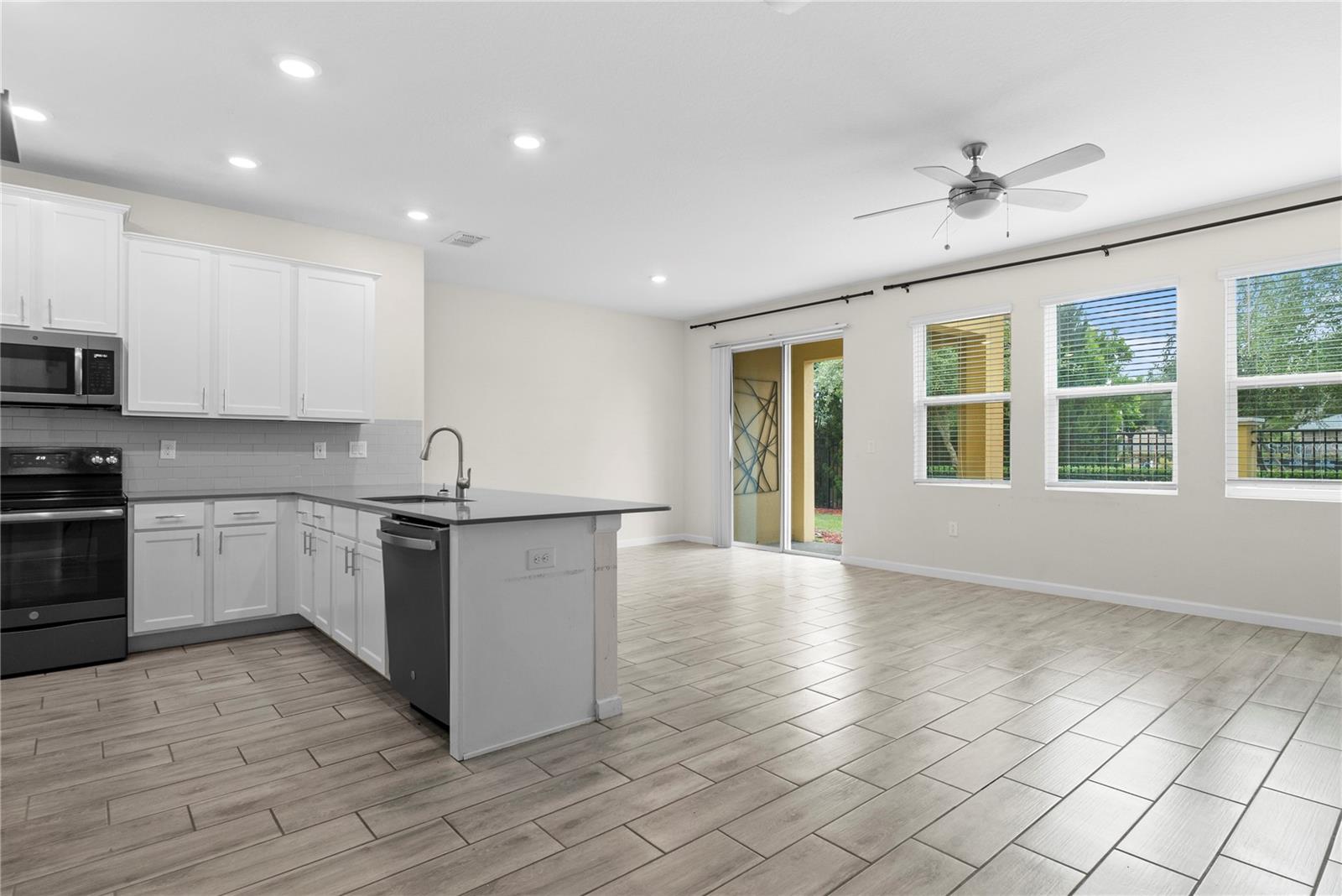 Image 4 of 42 For 9812 Red Eagle Drive