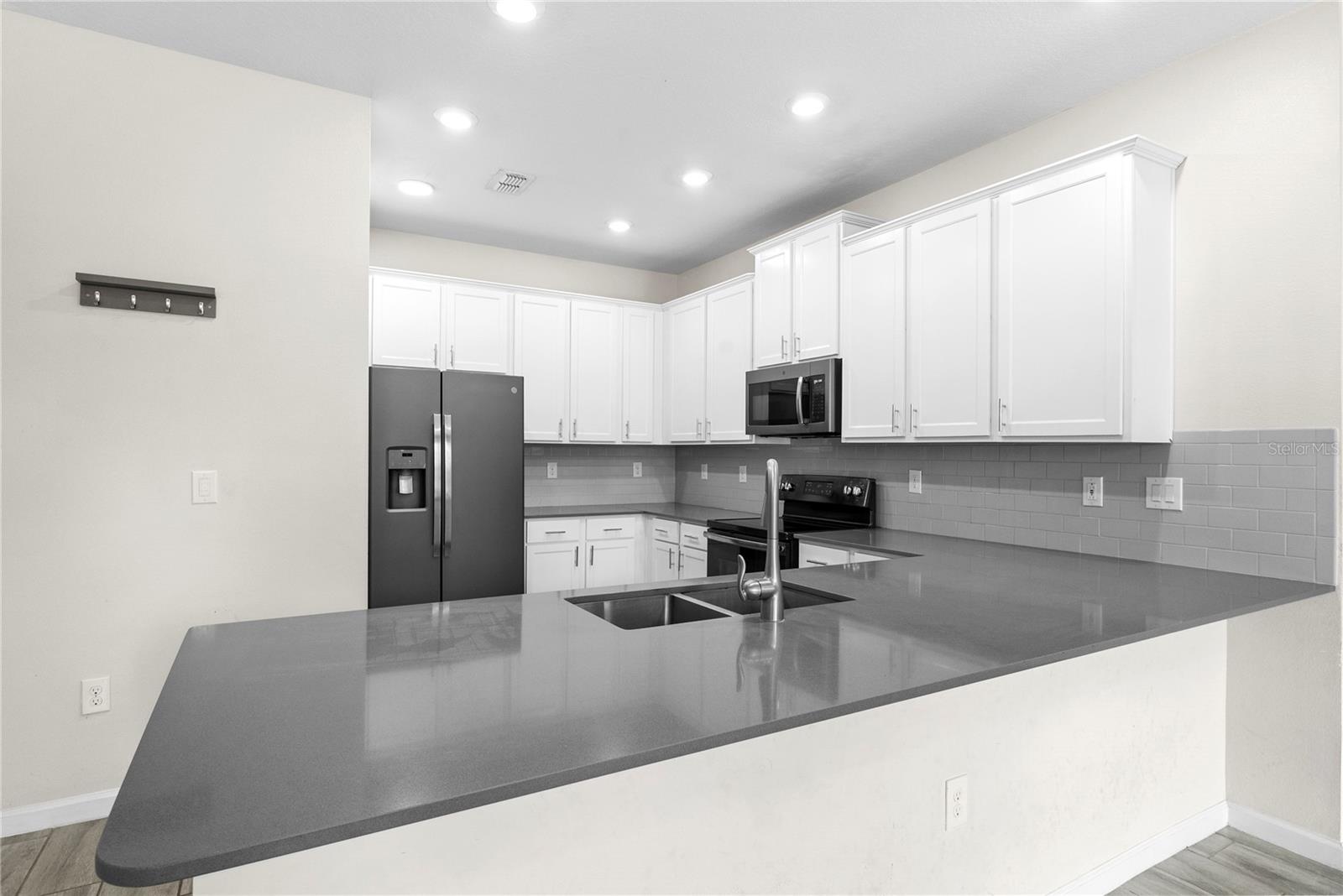 Image 9 of 42 For 9812 Red Eagle Drive