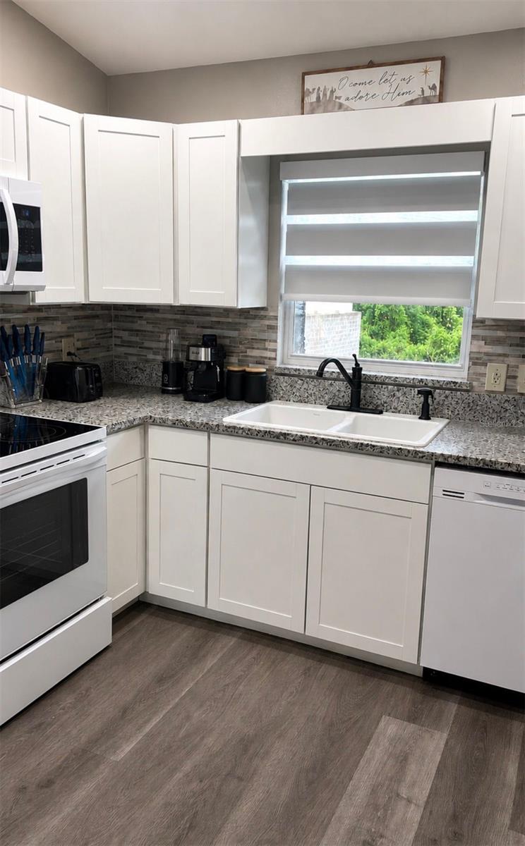 Image 3 of 11 For 13371 88th Terrace