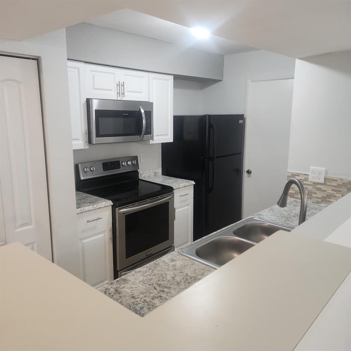 Image 3 of 21 For 3004 Parkway Boulevard 104