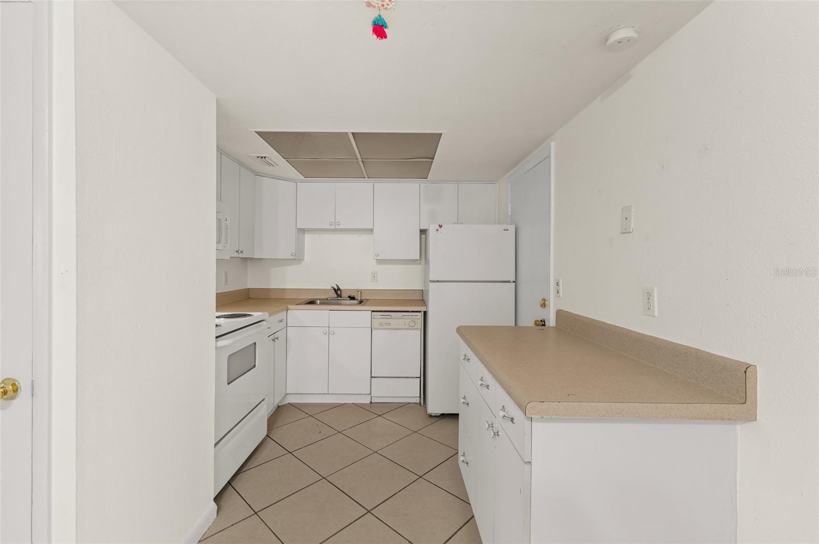 Image 10 of 30 For 230 Columbia Drive 311