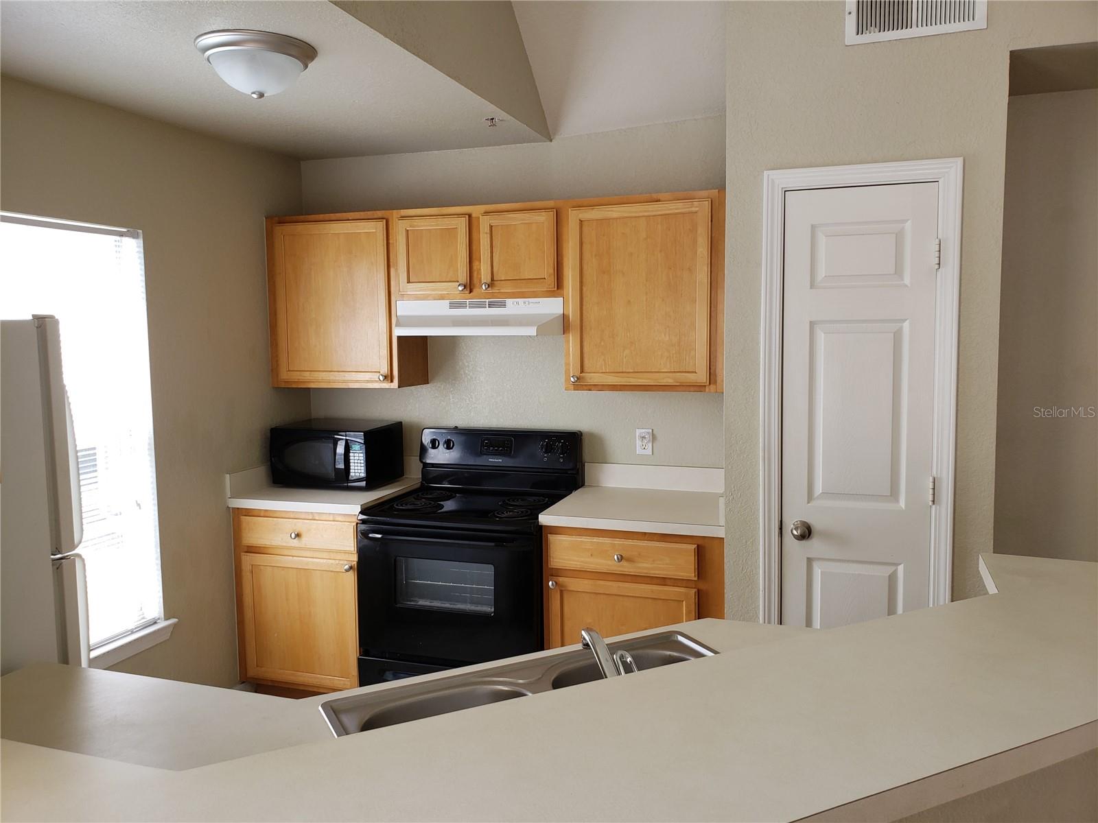 Image 3 of 14 For 9069 Lee Vista Boulevard 1210