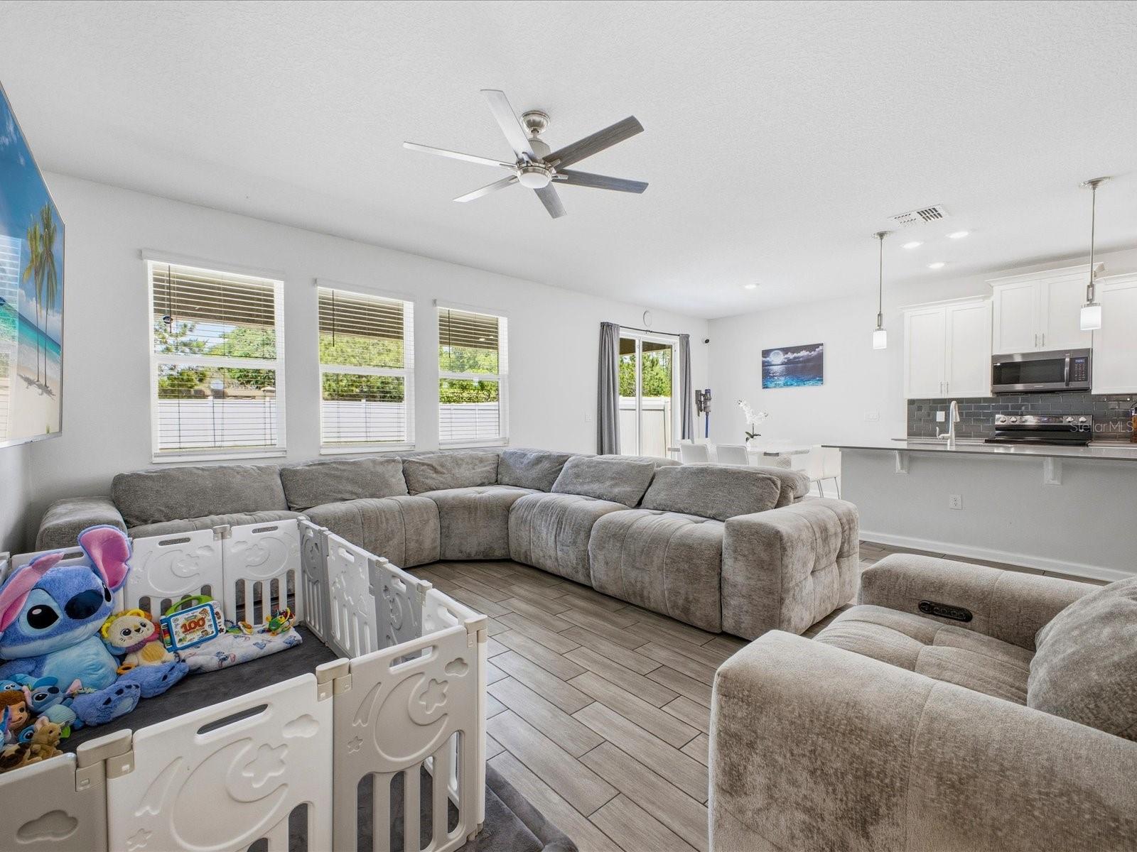 Image 10 of 41 For 1861 Black Maple Place