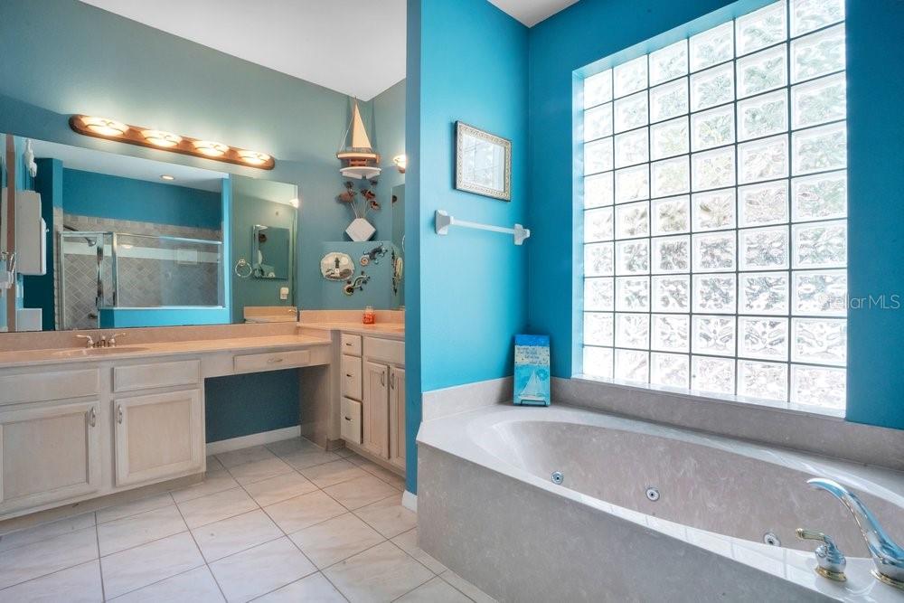 Image 18 of 43 For 8618 Terrace Pines Court