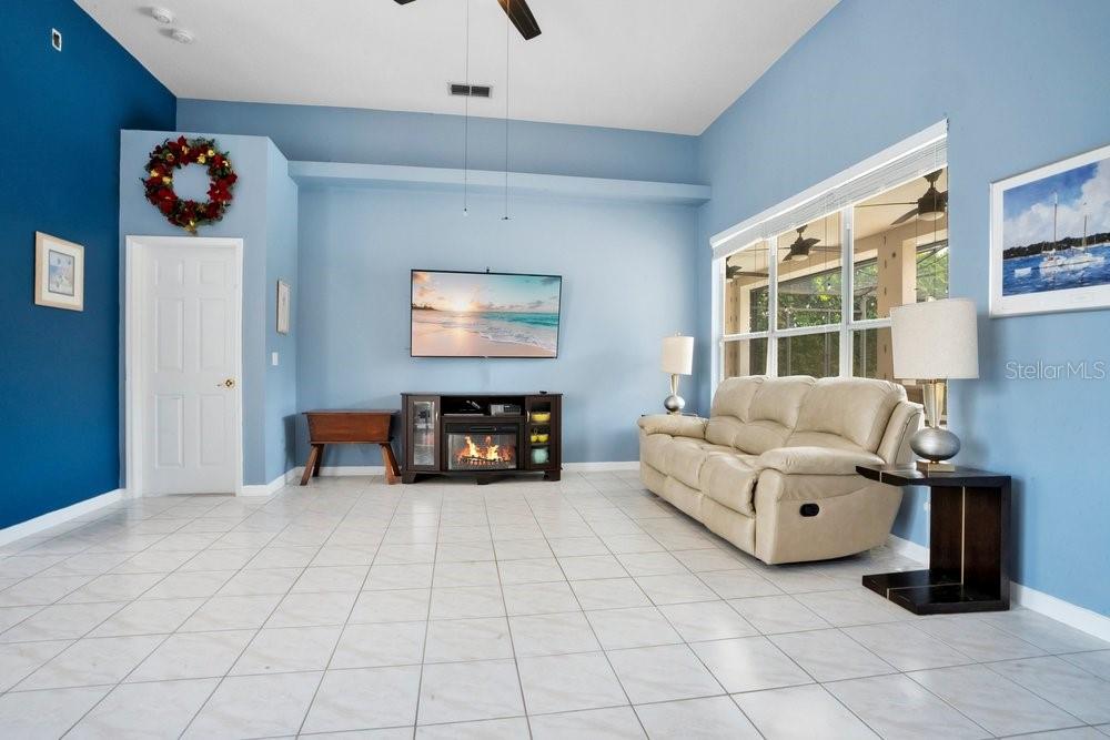 Image 4 of 43 For 8618 Terrace Pines Court