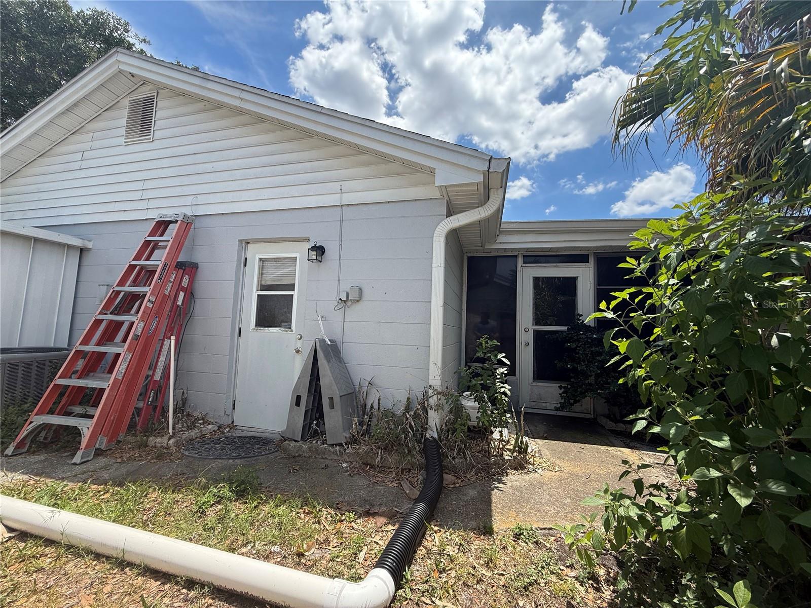 Image 10 of 13 For 3415 Overland Drive