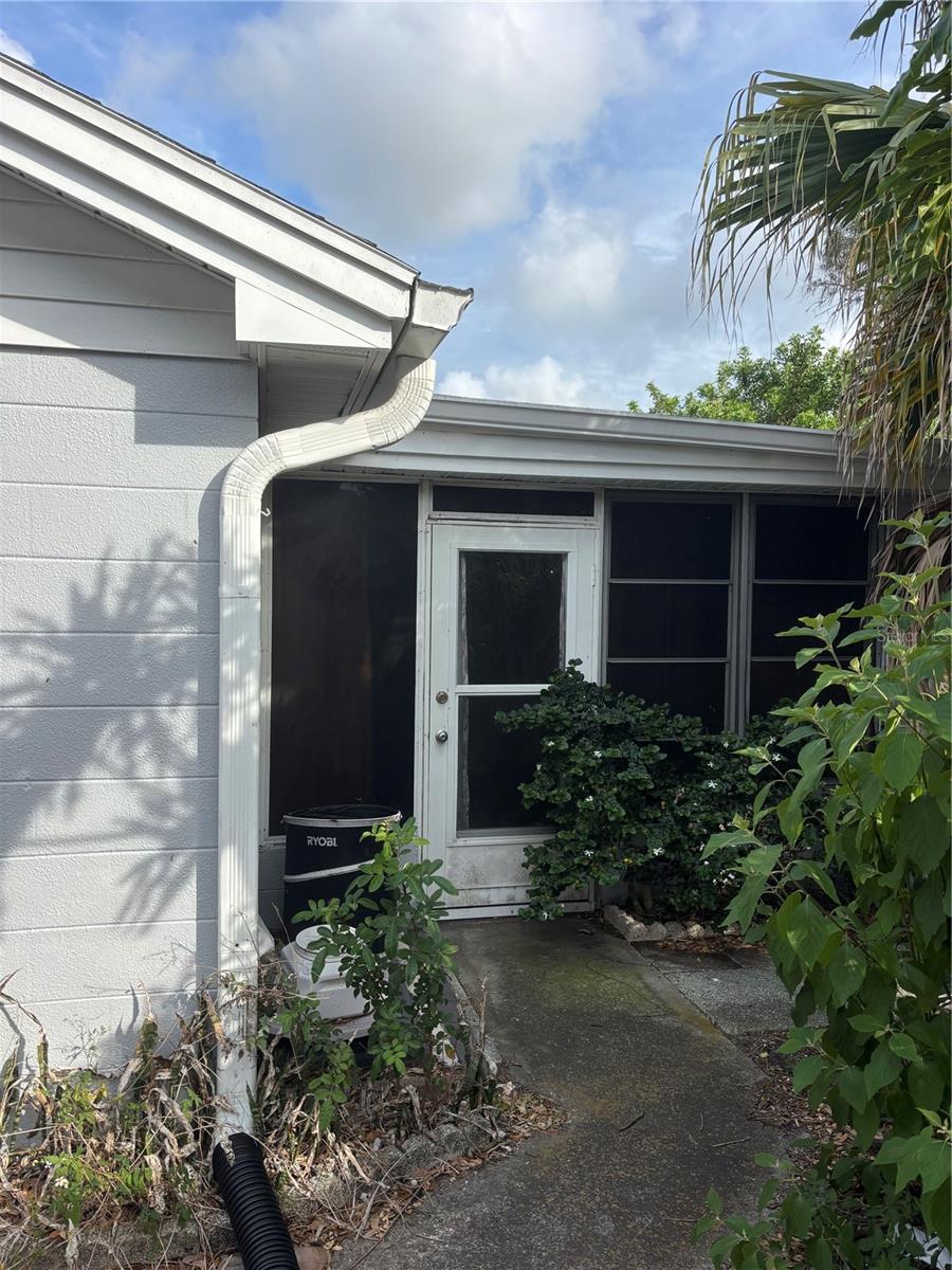 Image 12 of 13 For 3415 Overland Drive