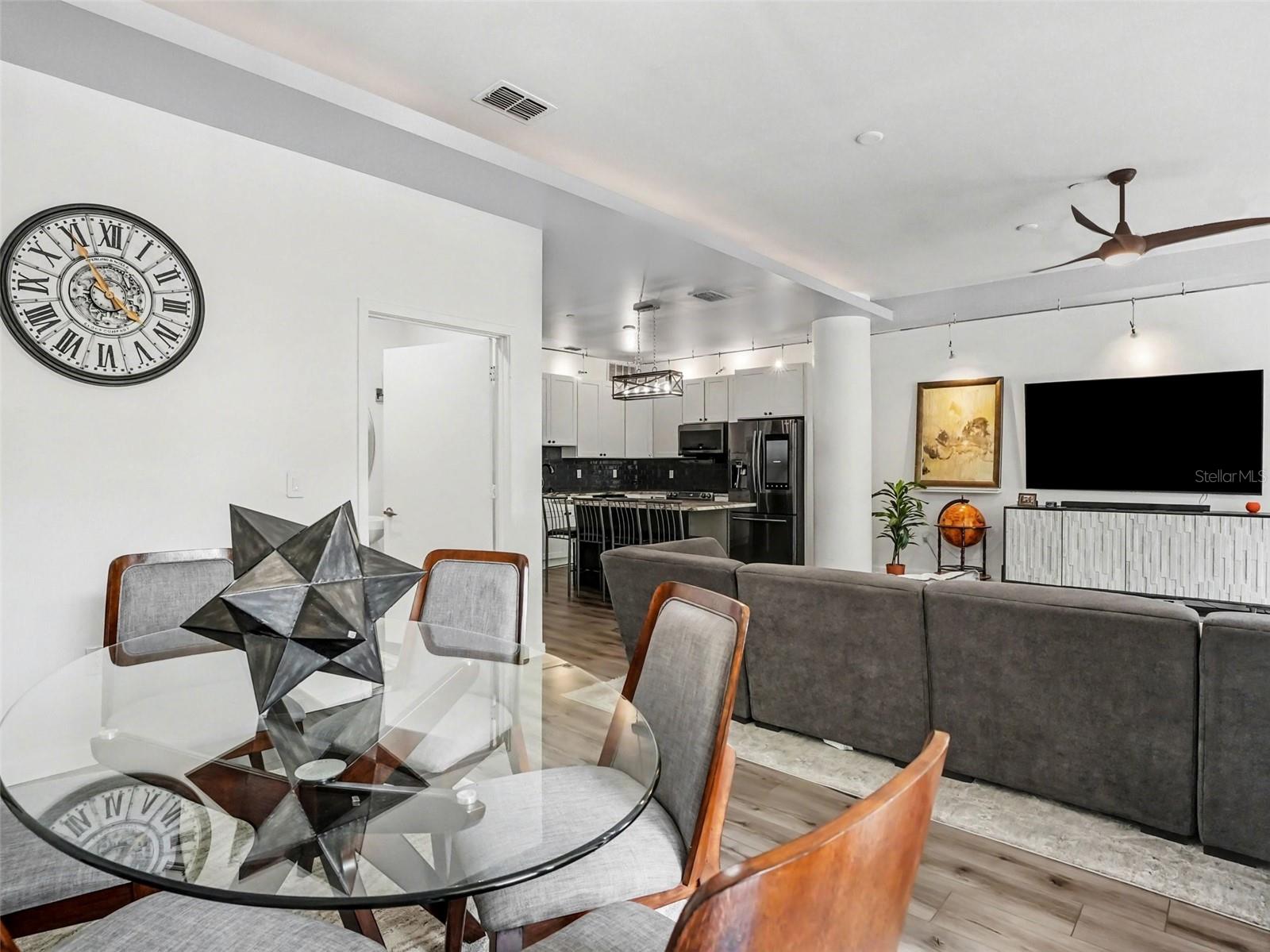 Image 11 of 26 For 1 Eola Drive 1