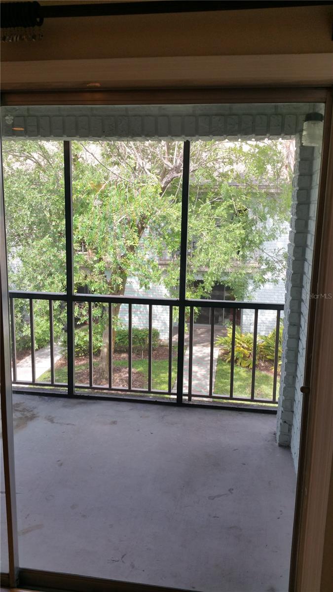 Image 9 of 10 For 2934 Plaza Terrace Drive 2934