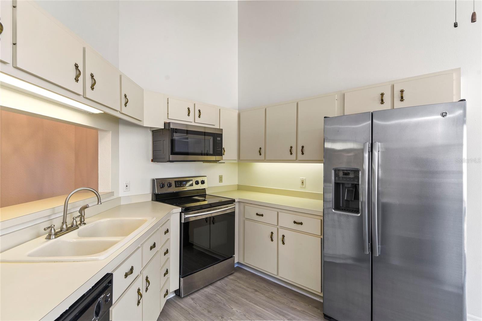 Image 14 of 39 For 3996 Radley Court 3996