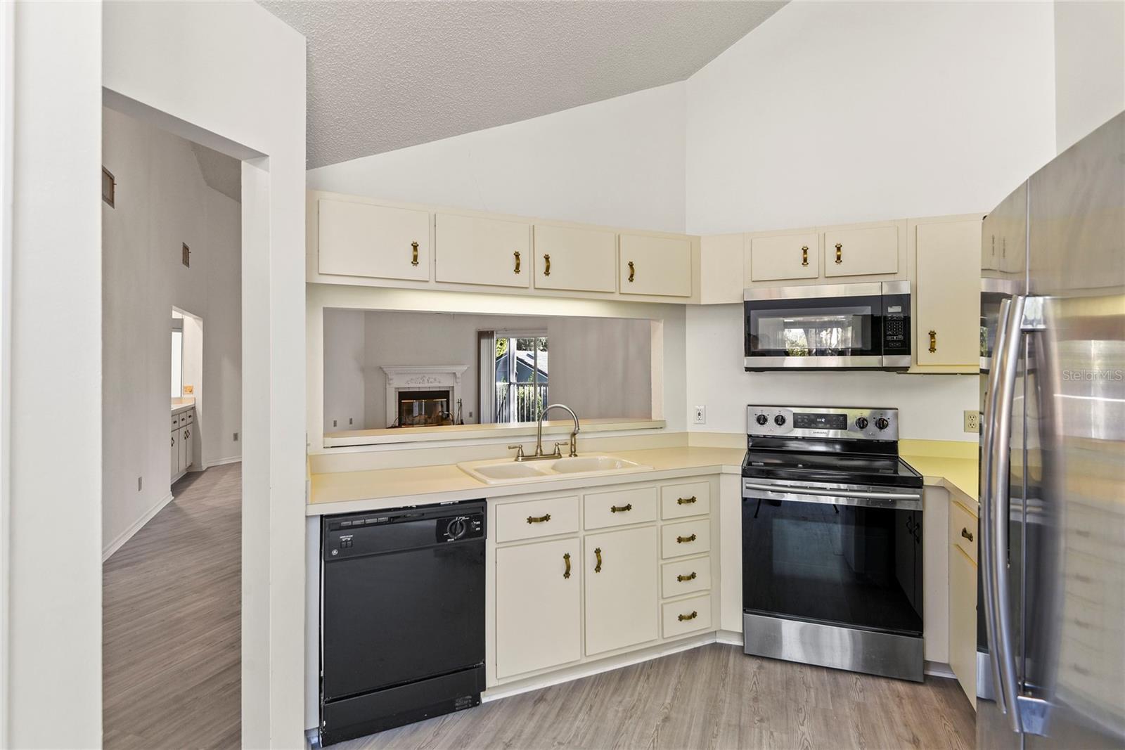 Image 15 of 39 For 3996 Radley Court 3996