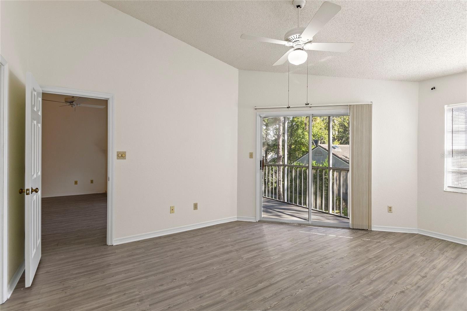 Image 18 of 39 For 3996 Radley Court 3996