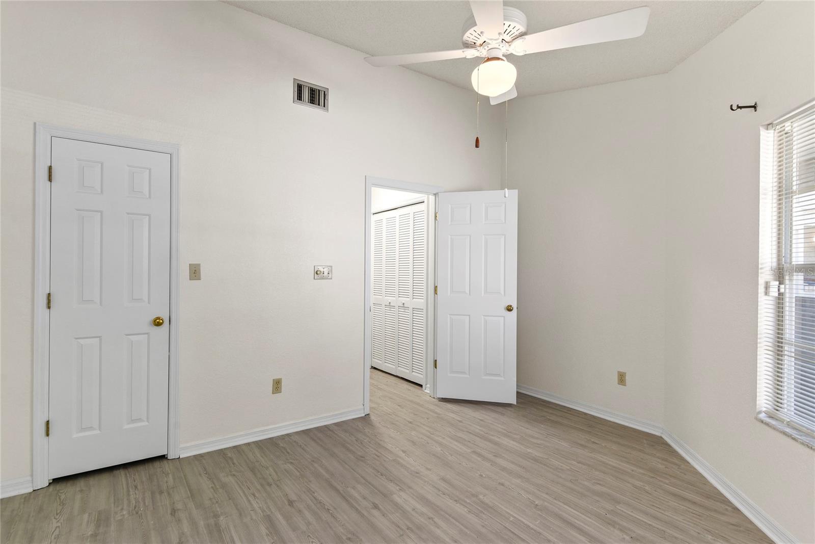 Image 23 of 39 For 3996 Radley Court 3996