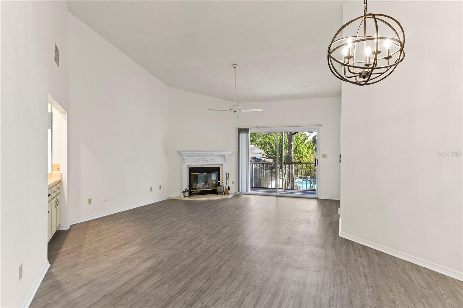 Image 6 of 39 For 3996 Radley Court 3996