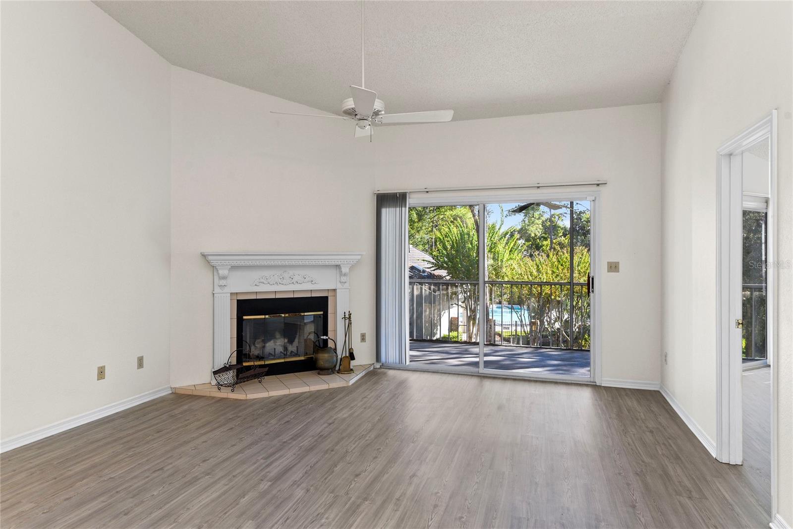 Image 7 of 39 For 3996 Radley Court 3996