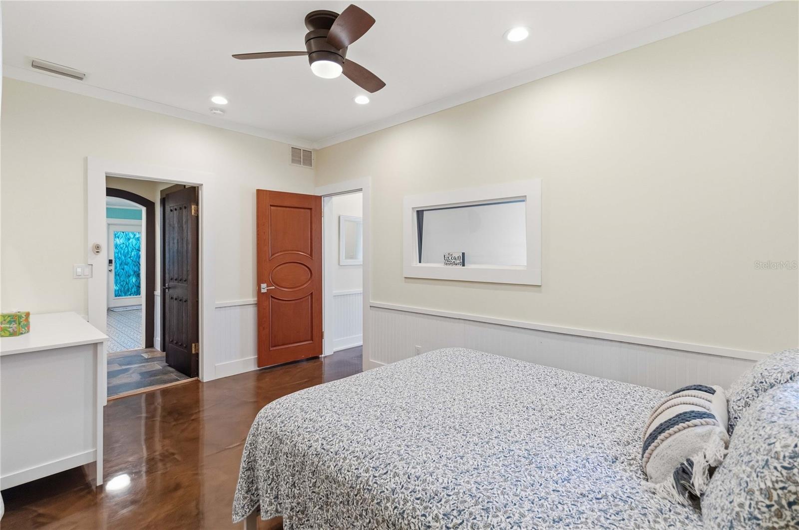 Image 13 of 34 For 207 Esther Street