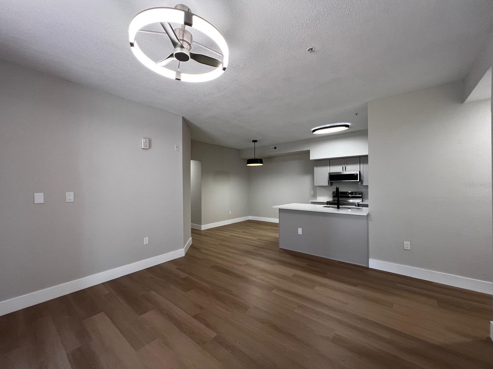 Image 10 of 20 For 13102 Mulberry Park Drive 917