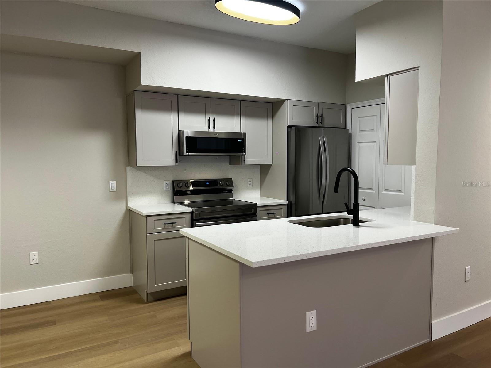 Image 4 of 20 For 13102 Mulberry Park Drive 917