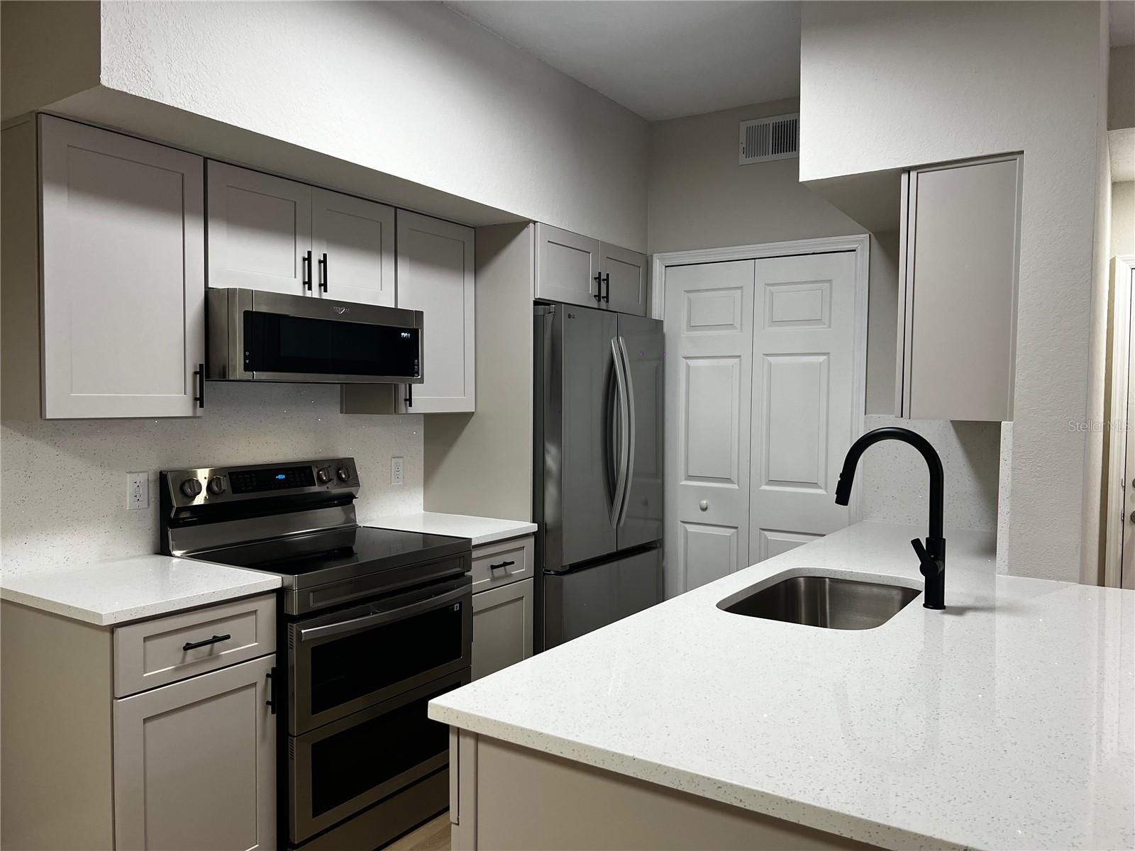 Image 5 of 20 For 13102 Mulberry Park Drive 917