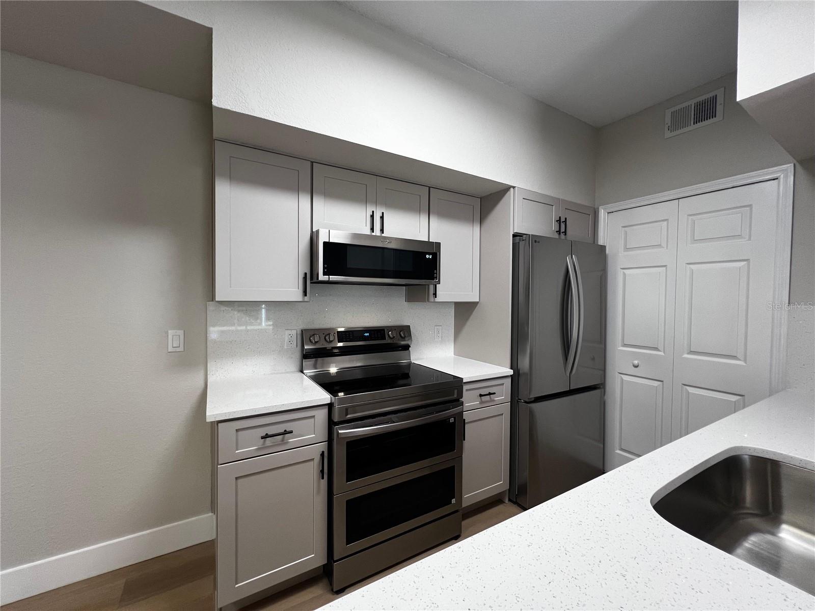 Image 6 of 20 For 13102 Mulberry Park Drive 917