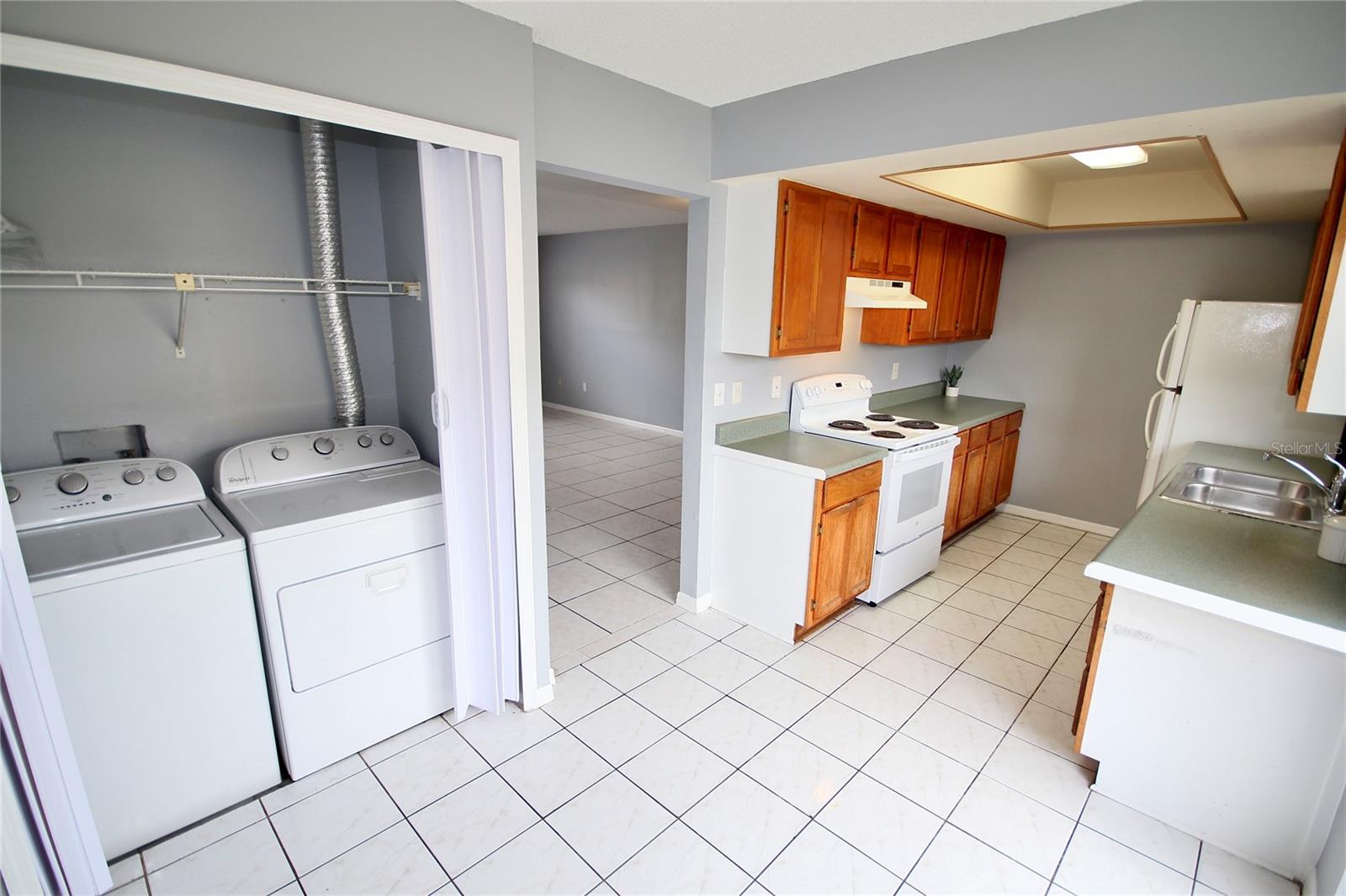 Image 10 of 25 For 3283 Oak Lake Place 127