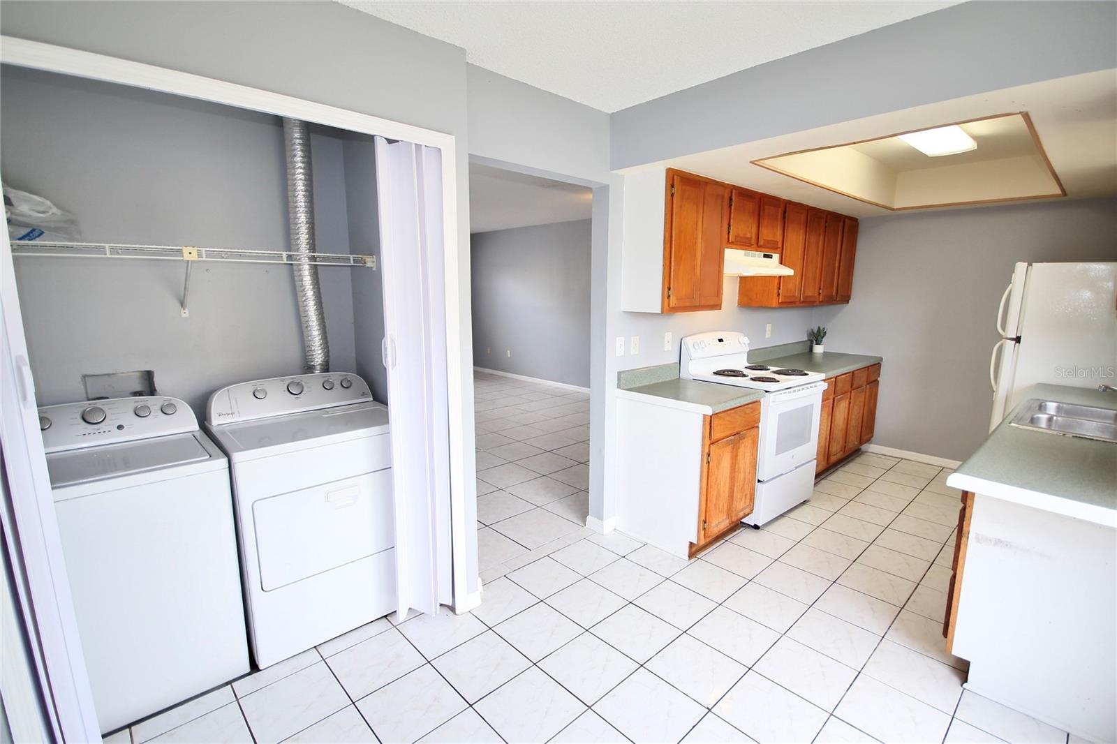 Image 11 of 25 For 3283 Oak Lake Place 127