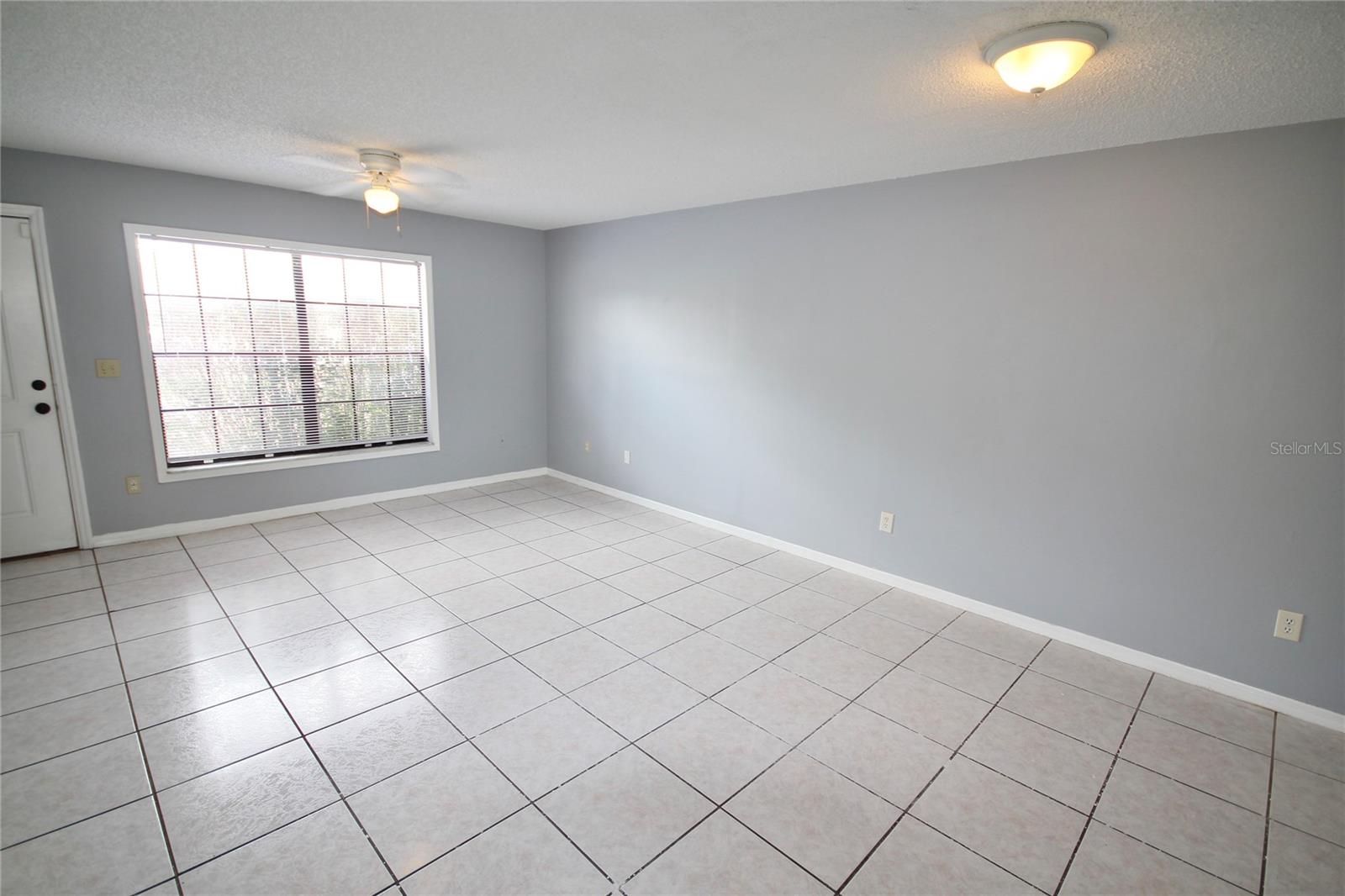 Image 2 of 25 For 3283 Oak Lake Place 127